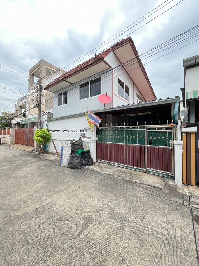 รูป ประกาศขายบ้านเดี่ยว 2 ชั้น พร้อมต่อเติมห้องครัวด้านหลัง - รูปที่ 3/40