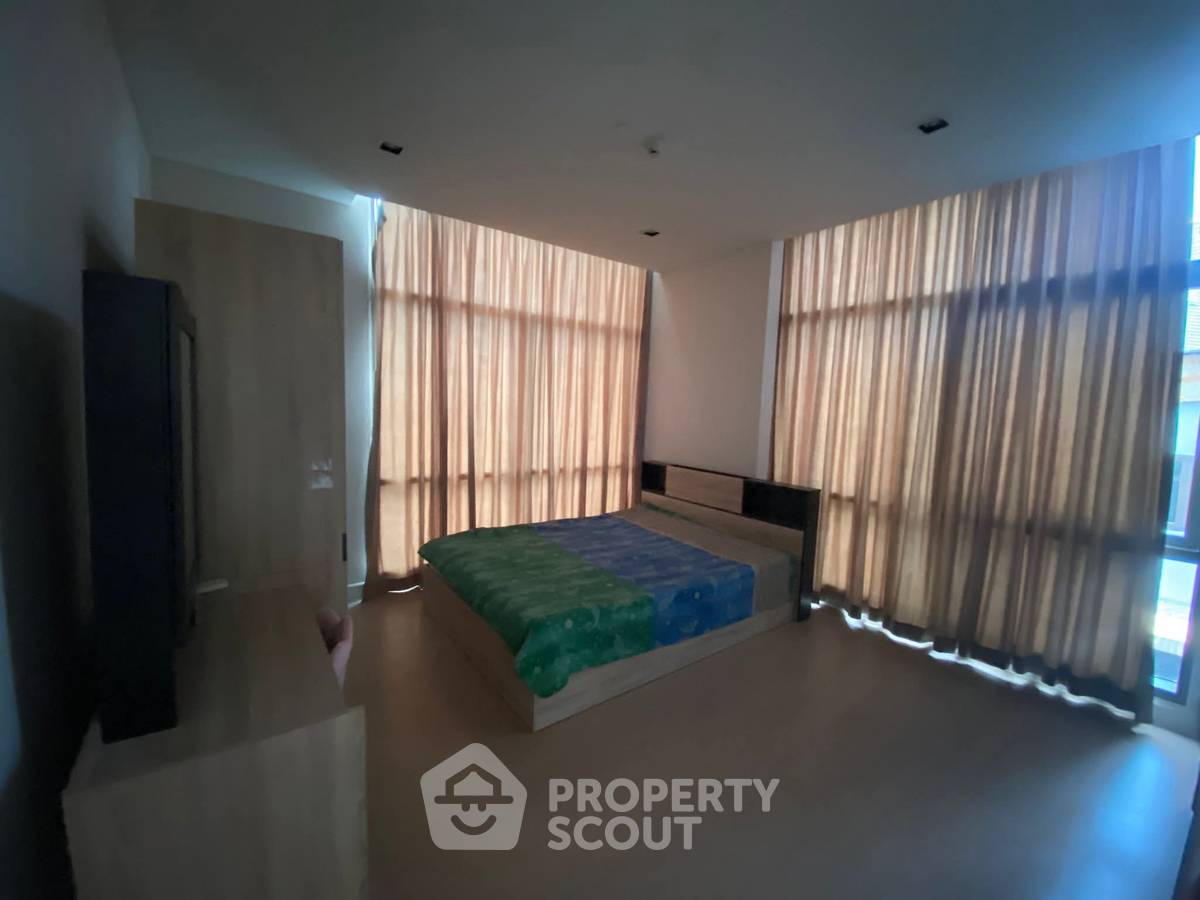 picture 2-BR Condo at The Room Charoenkrung 30 near BTS Saphan Taksin (ID 2242628) - 12/22