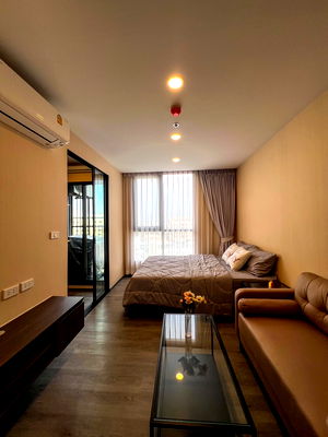 Condos for rent Bang Kapi : Only 200 meters from MRT Bang Kapi Condo for rent: The Origin Ladprao-Bang Kapi, fully functional with furniture & walk-in closet corner.