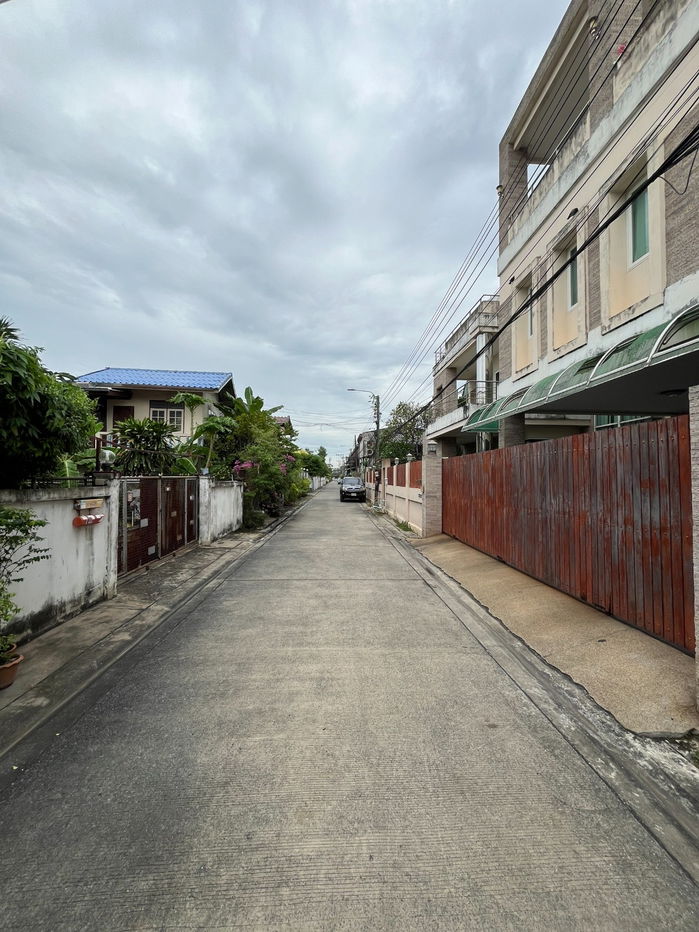 รูป ประกาศขายบ้านเดี่ยว 2 ชั้น พร้อมต่อเติมห้องครัวด้านหลัง - รูปที่ 28/40