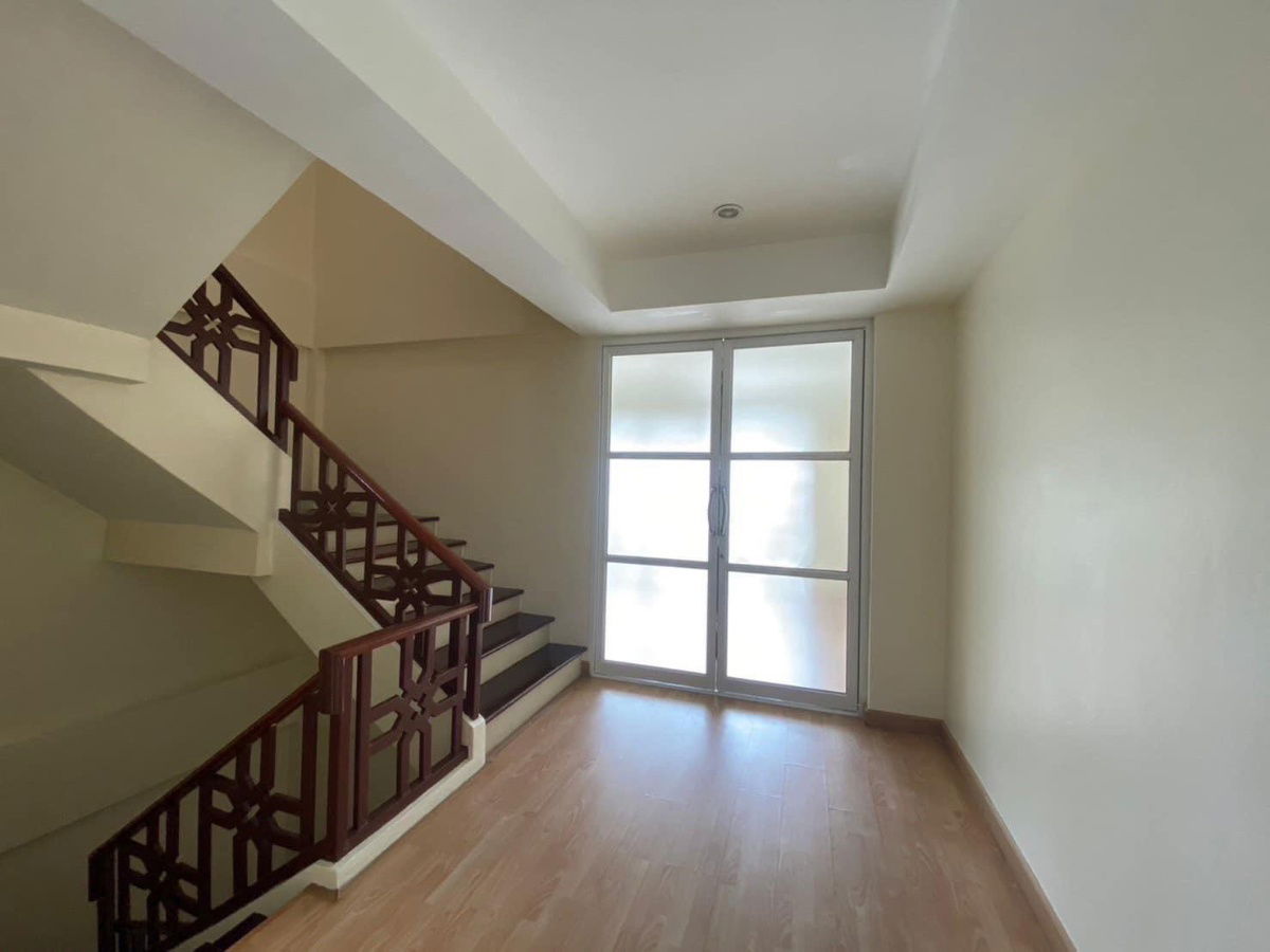 รูป 🏠#ให้เช่าทาวน์โฮมตกแต่งใหม่3ชั้น ย่านเลียบด่วนเอกมัย-รามอินทรา(ลาดพร้าว 71) เนื้อที่ 25 ตร.วา 3 ห้องนอน 4 ห้องน้ำสภาพบ้านใหม่ สวย พร้อมเข้าอยู่  - รูปที่ 10/15