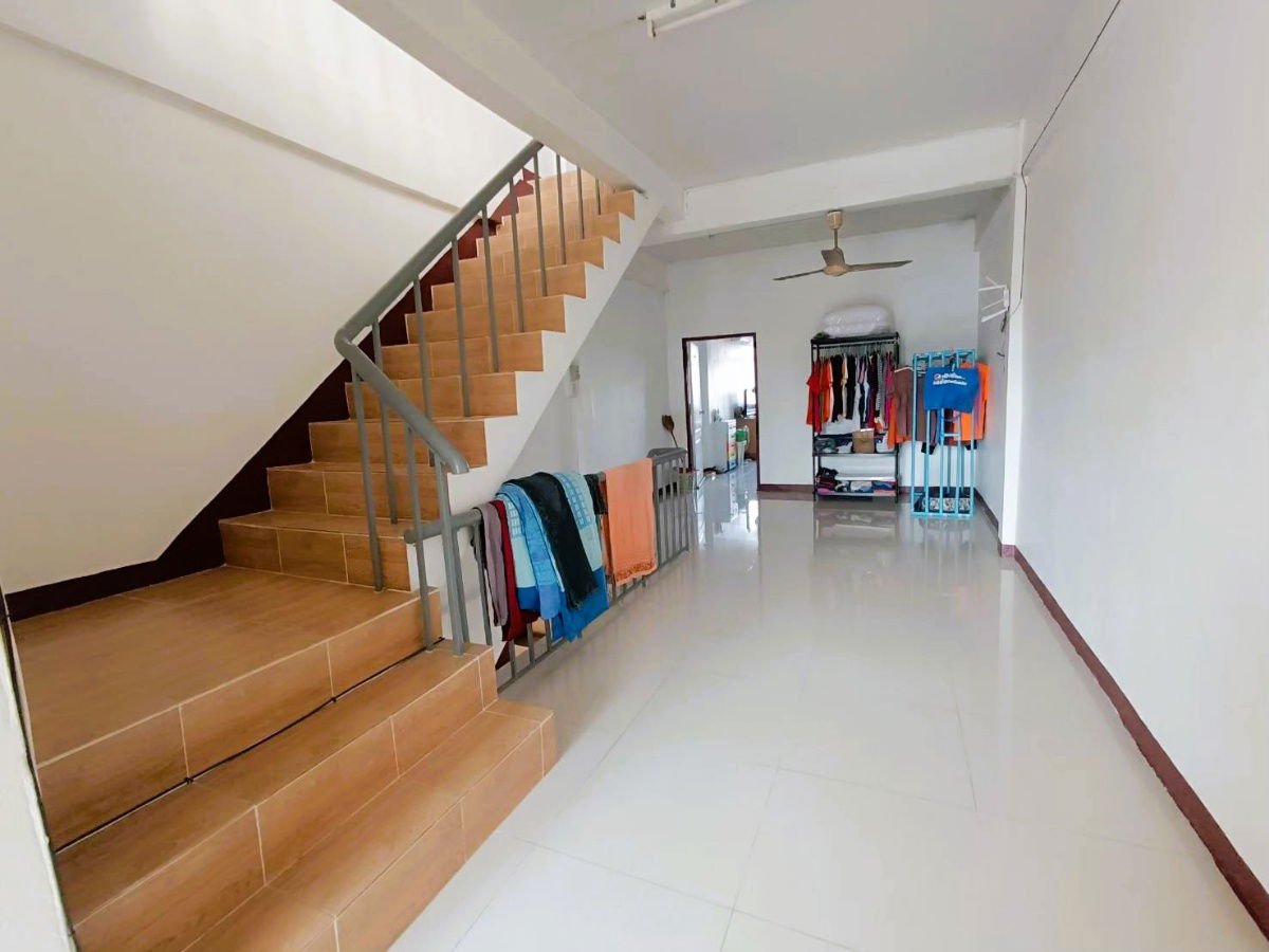 picture **Prime Commercial Opportunity! Fully Renovated Building on Rattanathibet Road – Near MRT, Parking Available, Ideal for Business or Home Office!** - 4/19