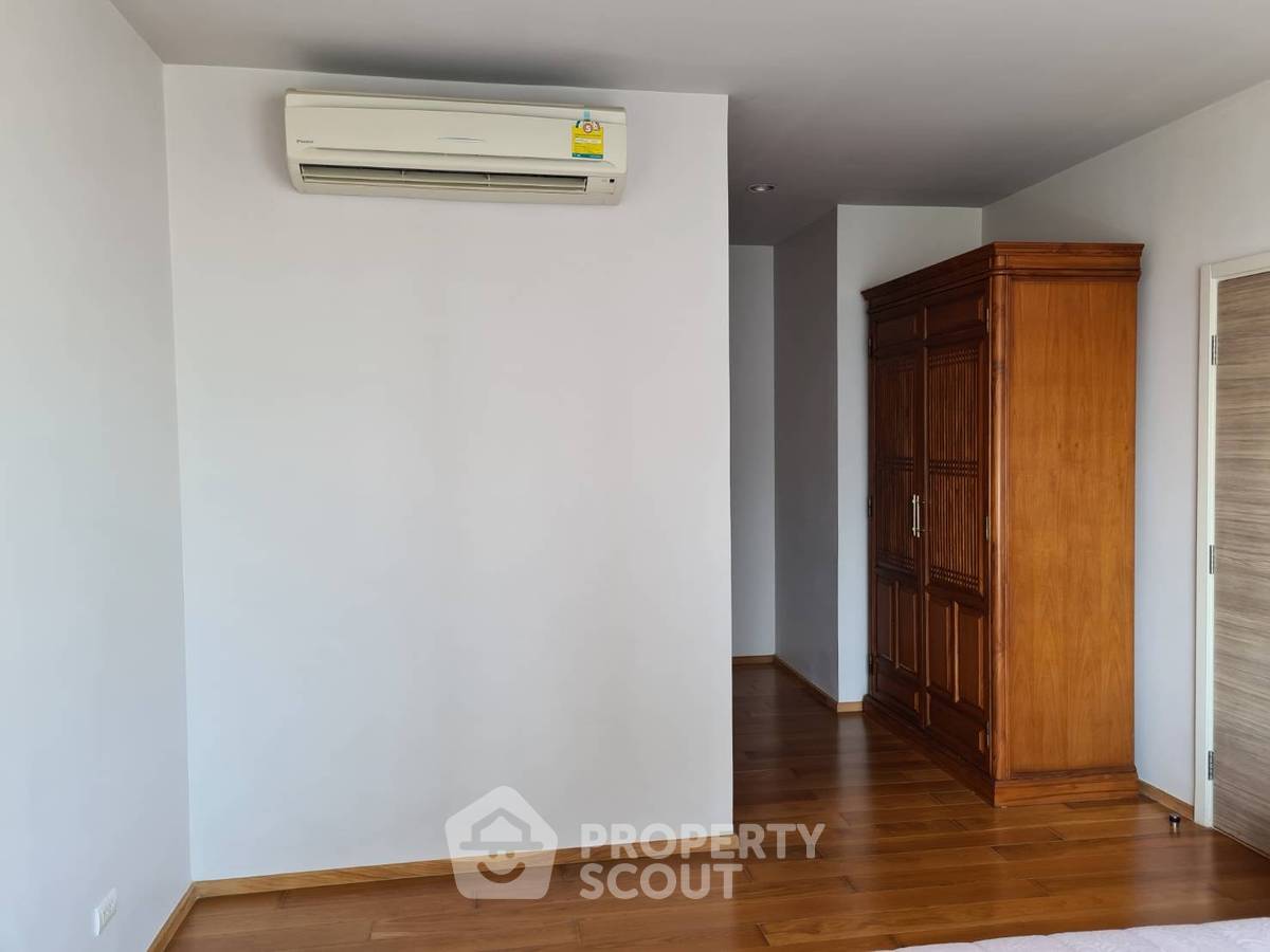 picture 1-BR Condo at Hive Taksin near BTS Wongwian Yai (ID 593537) - 9/30