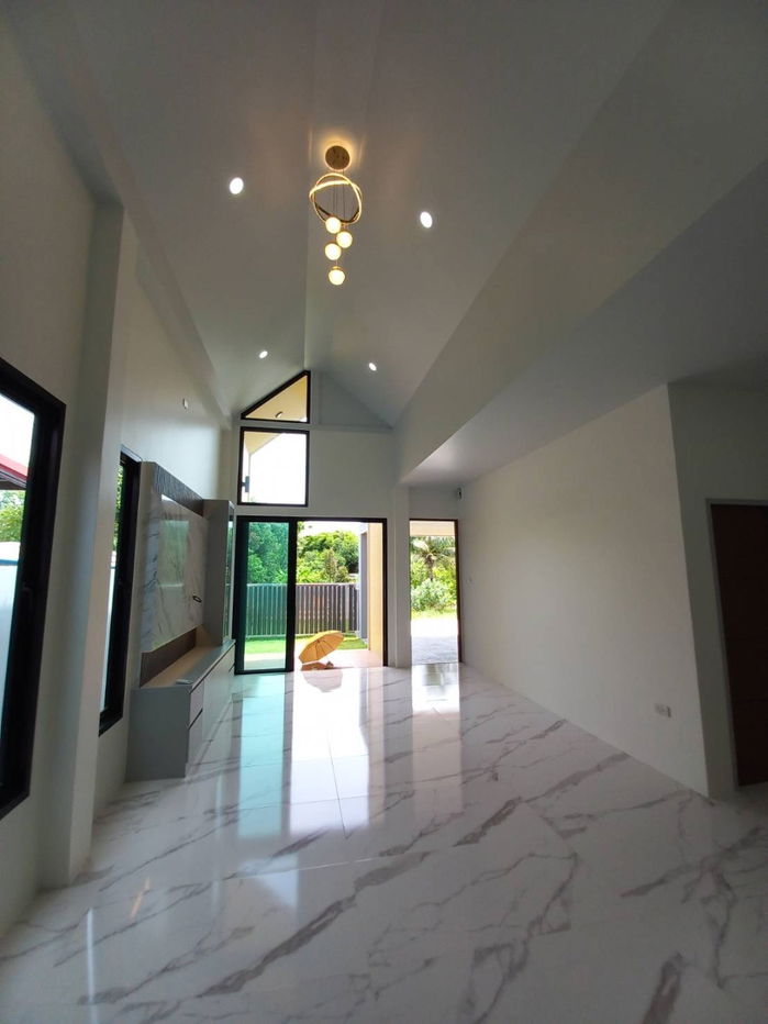 picture Pattaya house in prime location, 3beds 3baths before the railway - 4/19