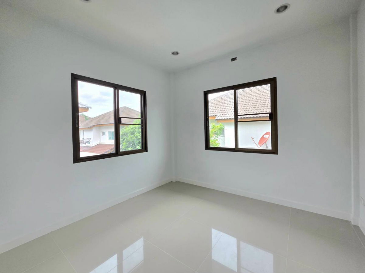 รูป บ้านรีโนเวทใหม่ทั้งหลัง หมู่บ้านวิสต้าวิลล์ (B1 B2) ลำลูกกา คลอง 3 ซอยเปียร์นนท์ ถนนชลมาร์คพิจารณ์ - รูปที่ 36/36