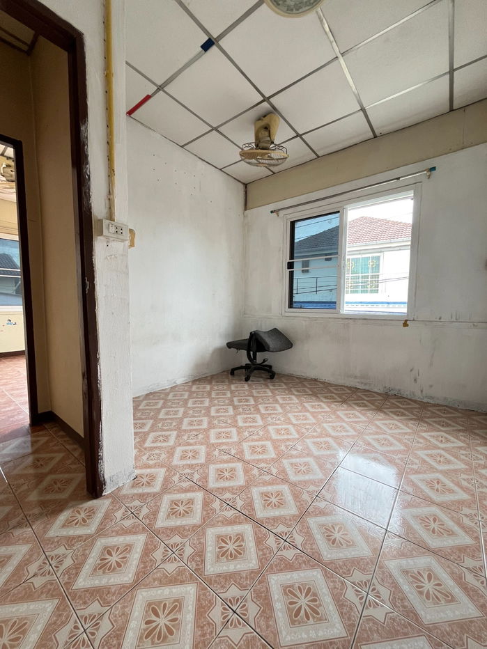 รูป ประกาศขายบ้านเดี่ยว 2 ชั้น พร้อมต่อเติมห้องครัวด้านหลัง - รูปที่ 10/40