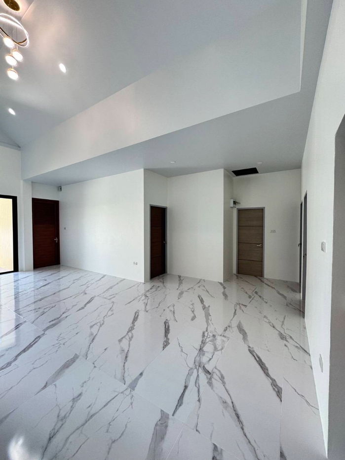picture Pattaya house in prime location, 3beds 3baths before the railway - 9/19