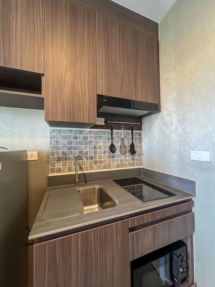 picture Only 200 meters from MRT Bang Kapi Condo for rent: The Origin Ladprao-Bang Kapi, fully functional with furniture & walk-in closet corner. - 10/18