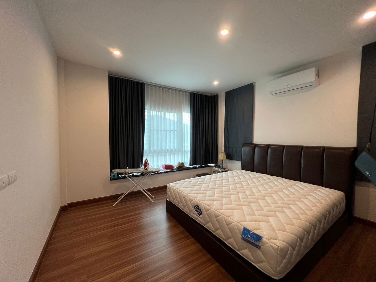 รูป บ้านเดี่ยว 2 ชั้น 3 ห้องนอน 3 ห้องน้ำ เฟอร์ครบ ซ.ลาดกระบัง 54 - รูปที่ 15/17