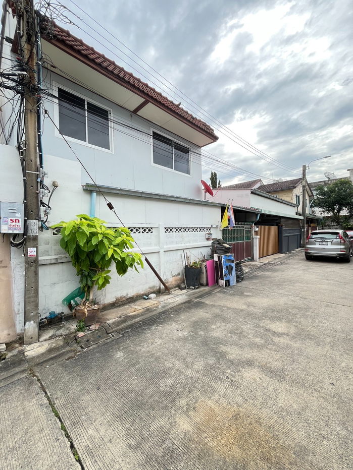 รูป ประกาศขายบ้านเดี่ยว 2 ชั้น พร้อมต่อเติมห้องครัวด้านหลัง - รูปที่ 4/40