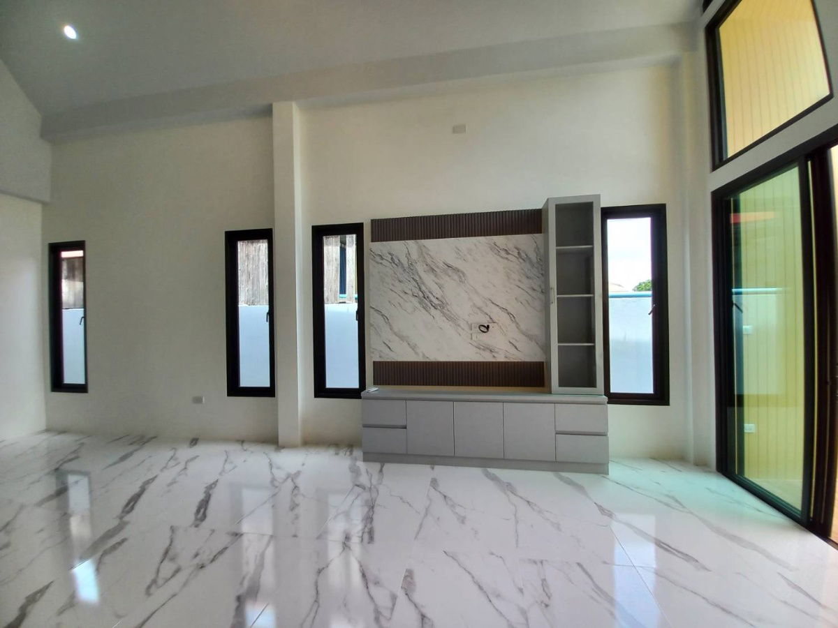 picture Pattaya house in prime location, 3beds 3baths before the railway - 18/19