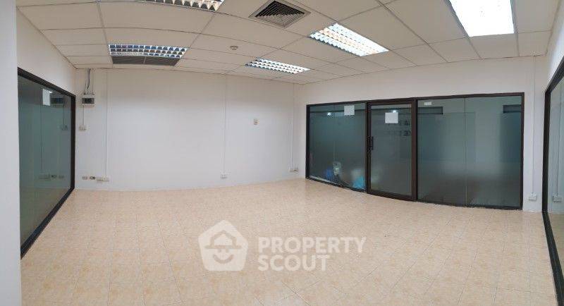 picture 1-BR Condo at Omni Tower near BTS Nana (ID 2243391) - 1/4