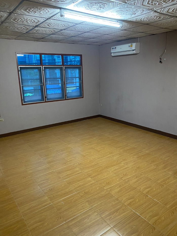 picture 2-Storey House for Rent (50 sq.wah) with 5 Bedrooms + Adjacent Vacant Land (125 sq.wah) on Ladprao 71, Soi Sangkhom Songkhro 26 - 3/25