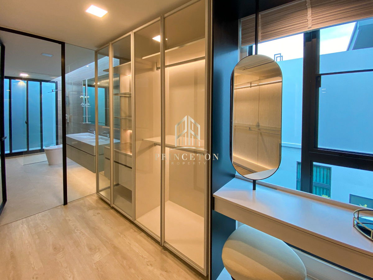 picture Luxury Home for Rent at VIVE Krungthep Kreetha Comes with a Private Swimming Pool - 41/48