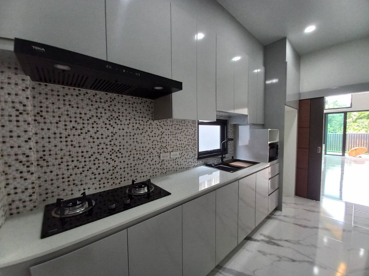 picture Pattaya house in prime location, 3beds 3baths before the railway - 6/19