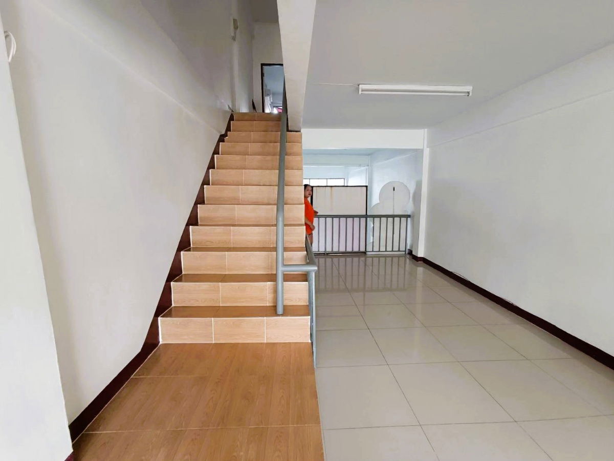 picture **Prime Commercial Opportunity! Fully Renovated Building on Rattanathibet Road – Near MRT, Parking Available, Ideal for Business or Home Office!** - 8/19