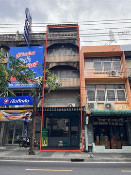 3 floors high commercial building, Inthamara, good location, near Saphan Khwai intersection, suitable for trading.