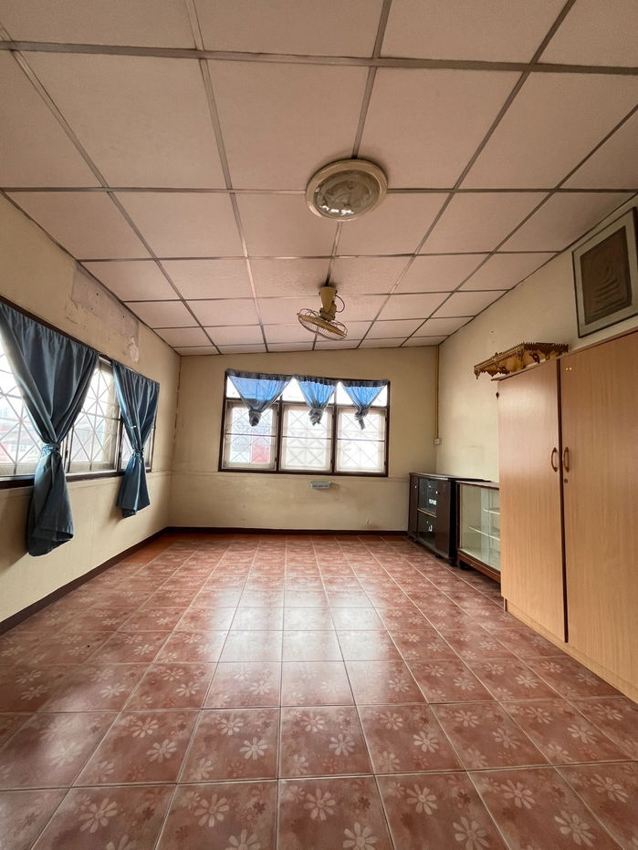รูป ประกาศขายบ้านเดี่ยว 2 ชั้น พร้อมต่อเติมห้องครัวด้านหลัง - รูปที่ 14/40