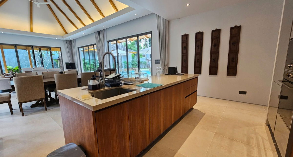 รูป Luxury 4-Bedroom Villa for Rent at Anchan Tropicana – Phuket - รูปที่ 10/37
