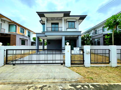 บ้านเดี่ยว ลำลูกกา คลองสาม : บ้านรีโนเวทใหม่ทั้งหลัง หมู่บ้านวิสต้าวิลล์ (B1 B2) ลำลูกกา คลอง 3 ซอยเปียร์นนท์ ถนนชลมาร์คพิจารณ์
