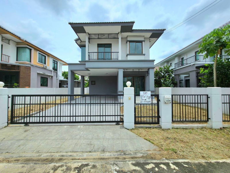 ขายบ้านเดี่ยว : บ้านรีโนเวทใหม่ทั้งหลัง หมู่บ้านวิสต้าวิลล์ (B1 B2) ลำลูกกา คลอง 3 ซอยเปียร์นนท์ ถนนชลมาร์คพิจารณ์