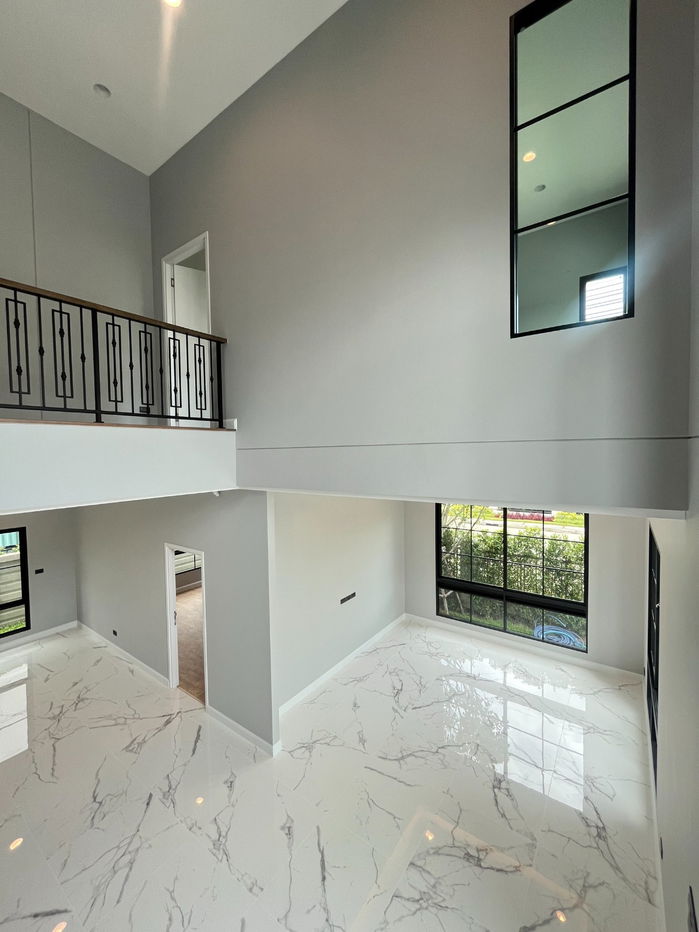picture Last Corner Unit in the Zone! Setthasiri Don Mueang: A 308 sq.m. House on a 75.3 sq. wah Plot 4 Bedrooms, 5 Bathrooms, 3 Parking Spaces - 14/33