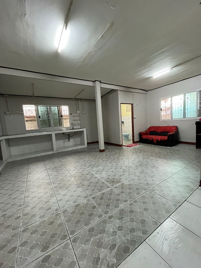 รูป ประกาศขายบ้านเดี่ยว 2 ชั้น พร้อมต่อเติมห้องครัวด้านหลัง - รูปที่ 24/40
