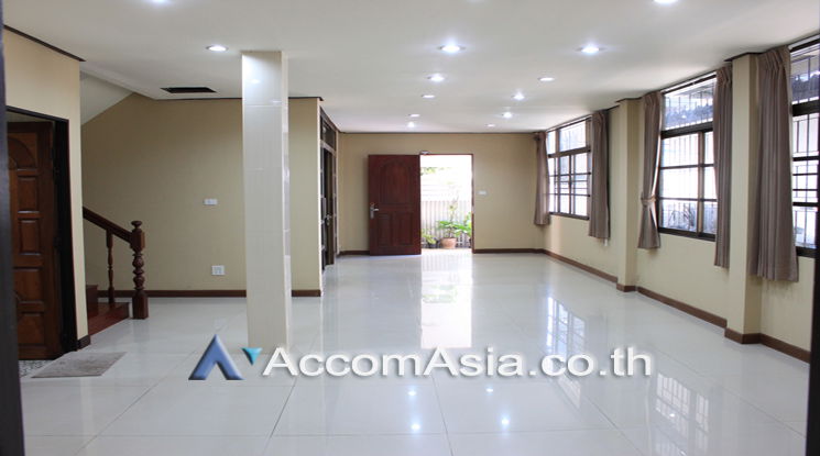 picture 🔼🔽 AccomA 📩 Home Office 4 BR House in  (13000877) - 2/11