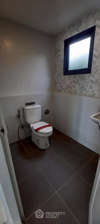 picture 4-BR House at Centro Vibhavadi in Don Mueang (ID 2242700) - 17/23