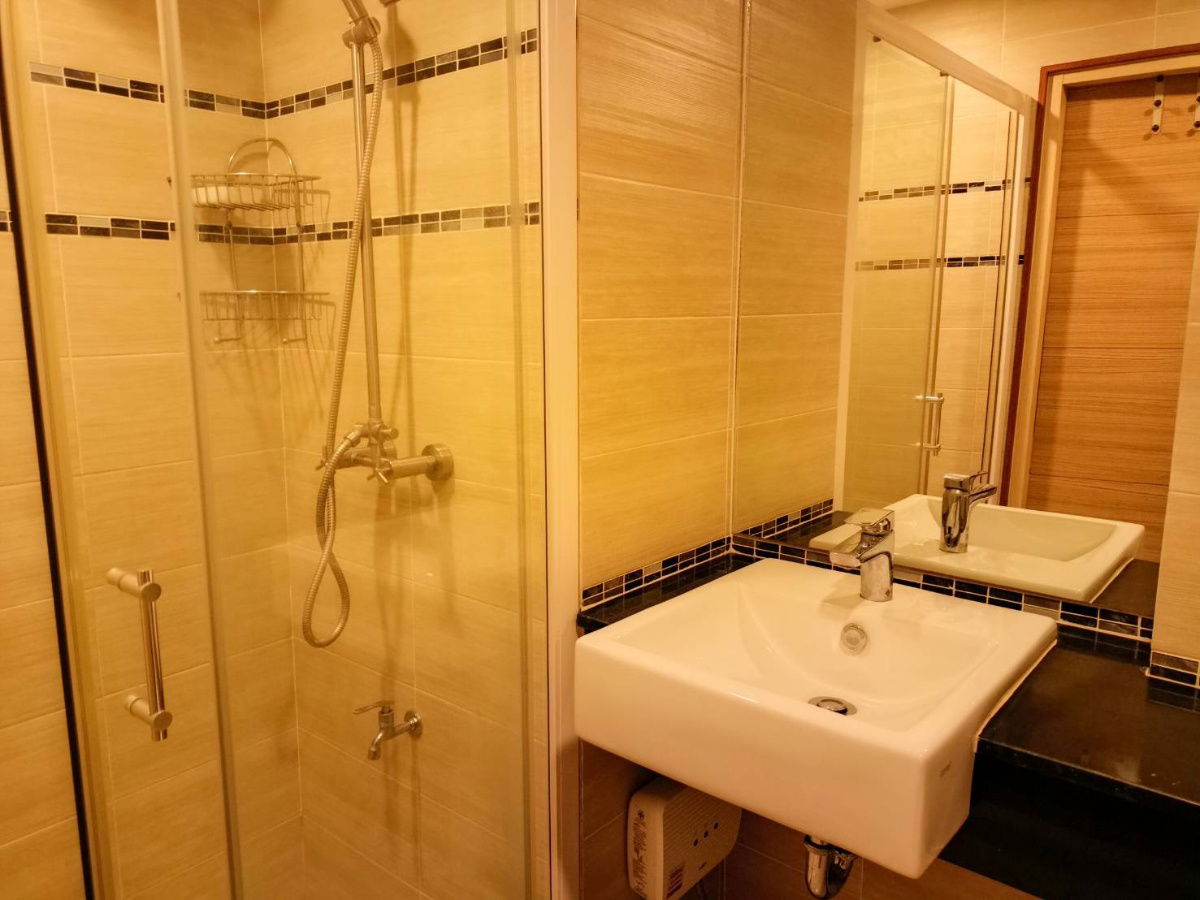 picture 🏡 For Rent: Modern Condo near Suan Dok Hospital – Perfect for Doctors, Professors, and Remote Workers - 34/35