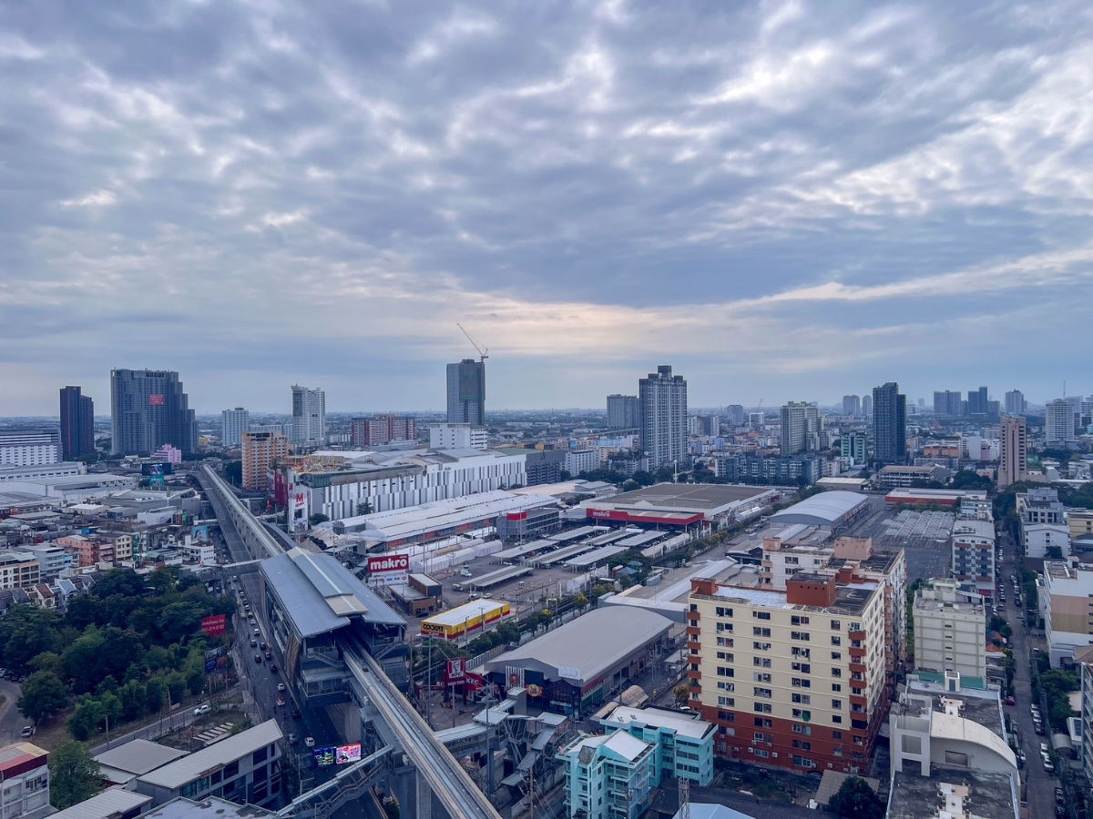 picture Only 200 meters from MRT Bang Kapi Condo for rent: The Origin Ladprao-Bang Kapi, fully functional with furniture & walk-in closet corner. - 17/18