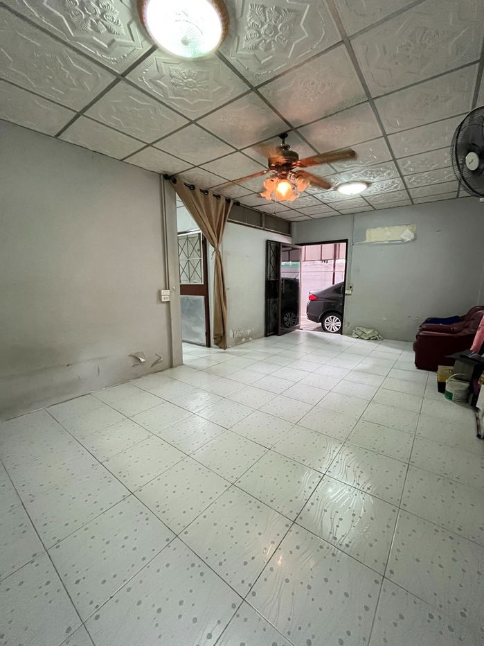 รูป ประกาศขายบ้านเดี่ยว 2 ชั้น พร้อมต่อเติมห้องครัวด้านหลัง - รูปที่ 9/40