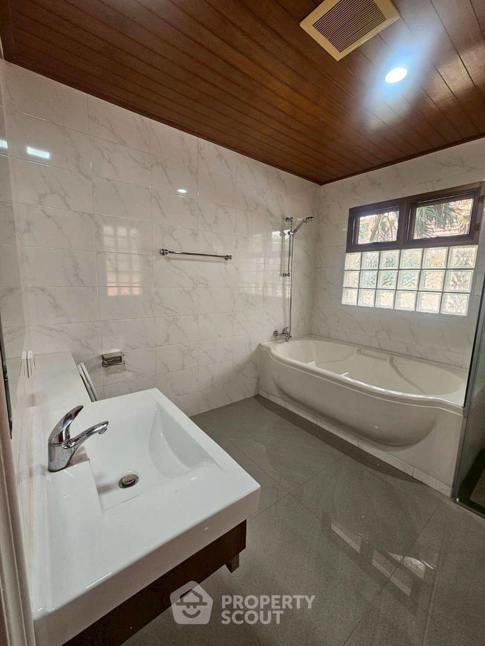 picture 4-BR House in Bang Talat (ID 2130318) - 11/17