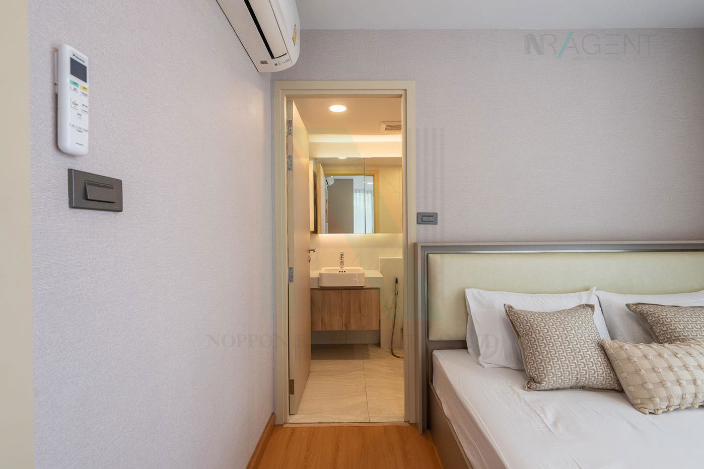 picture 🔺 For Rent Condo WALDEN ASOKE Building 1, Floor 4,2 bed room, Room size 48 sqm - 3/8