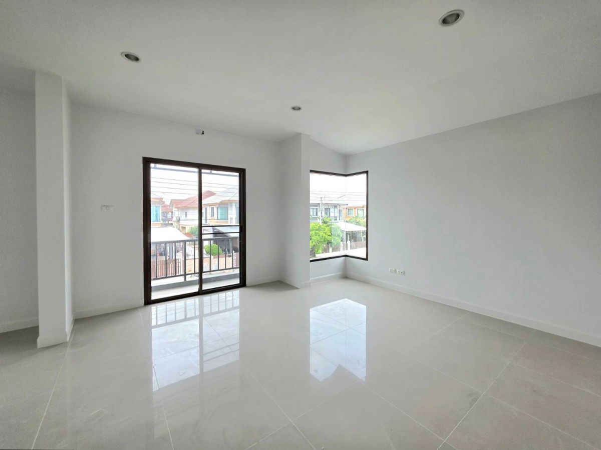 รูป บ้านรีโนเวทใหม่ทั้งหลัง หมู่บ้านวิสต้าวิลล์ (B1 B2) ลำลูกกา คลอง 3 ซอยเปียร์นนท์ ถนนชลมาร์คพิจารณ์ - รูปที่ 28/36
