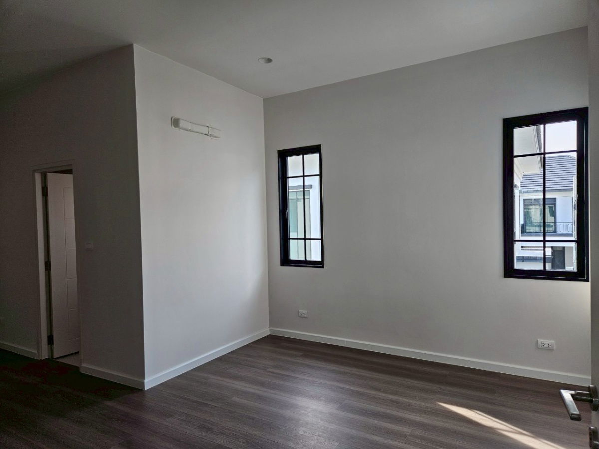 รูป บ้านหลังมุม พร้อมโอน! กู้ 100! 4 ห้องนอน 3ที่จอดรถ - รูปที่ 4/9