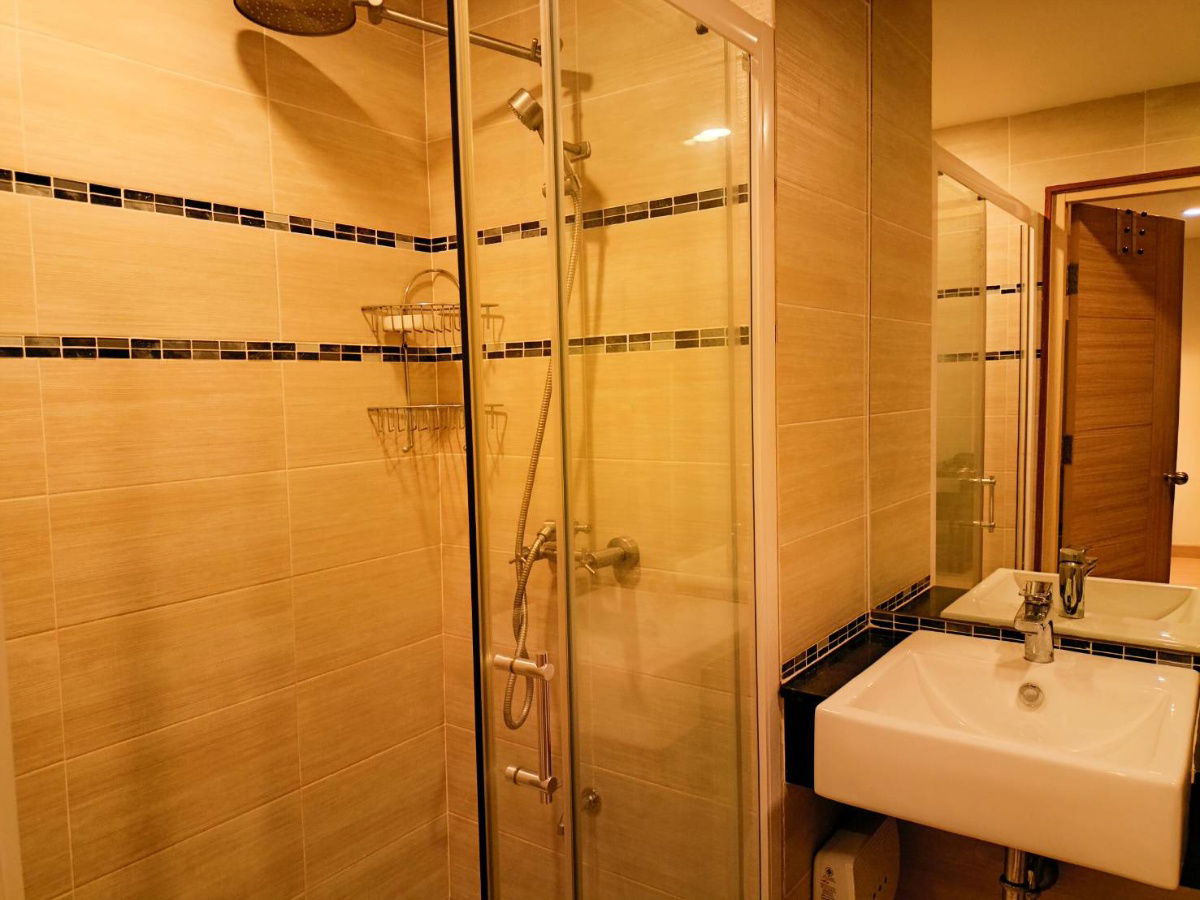 picture 🏡 For Rent: Modern Condo near Suan Dok Hospital – Perfect for Doctors, Professors, and Remote Workers - 32/35