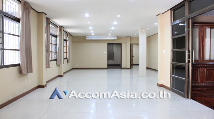 picture 🔼🔽 AccomA 📩 Home Office 4 BR House in  (13000877) - 1/11
