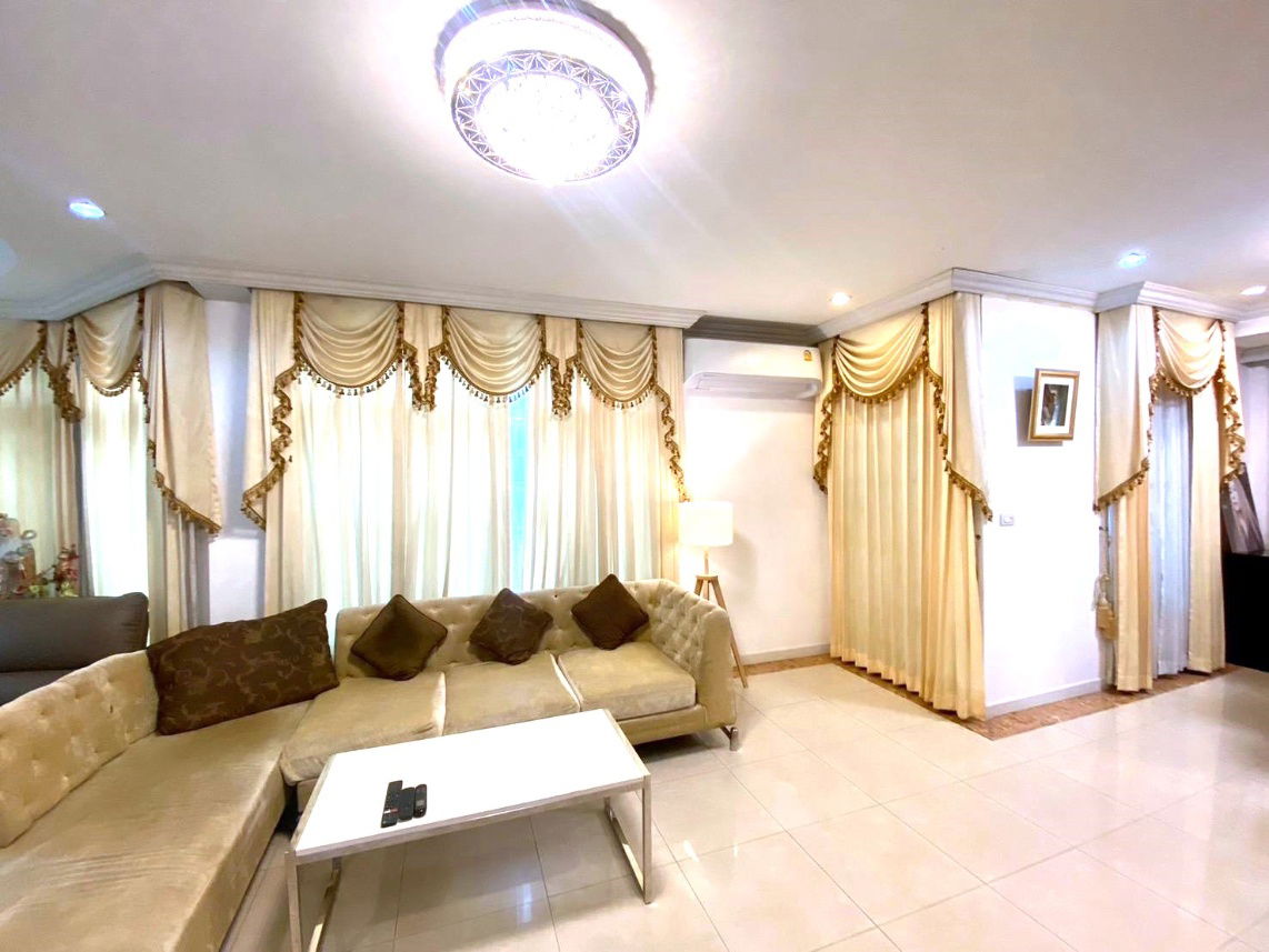 รูป บ้านหรู ถูก สวย!! รวมอยู่ในบ้านหลังนี้ทั้งหมด บ้านเดี่ยวสไตส์ยุโรป  หมู่บ้าน ภัสสร 4 รังสิตคลอง 3 - รูปที่ 3/11