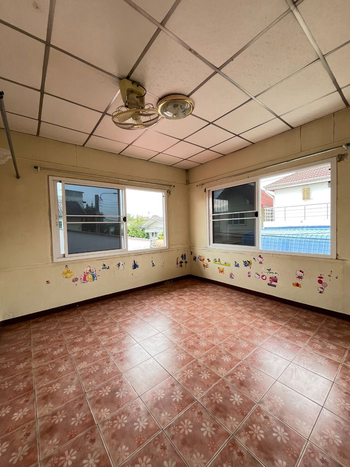 รูป ประกาศขายบ้านเดี่ยว 2 ชั้น พร้อมต่อเติมห้องครัวด้านหลัง - รูปที่ 12/40