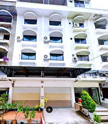 Shophouses for rent MRT Bang Kapi : Nursing Home MRT MahaThai 1km. MRT MahaThai 1km.Beauty Clinic Hemodialysis Center Commercial buildi