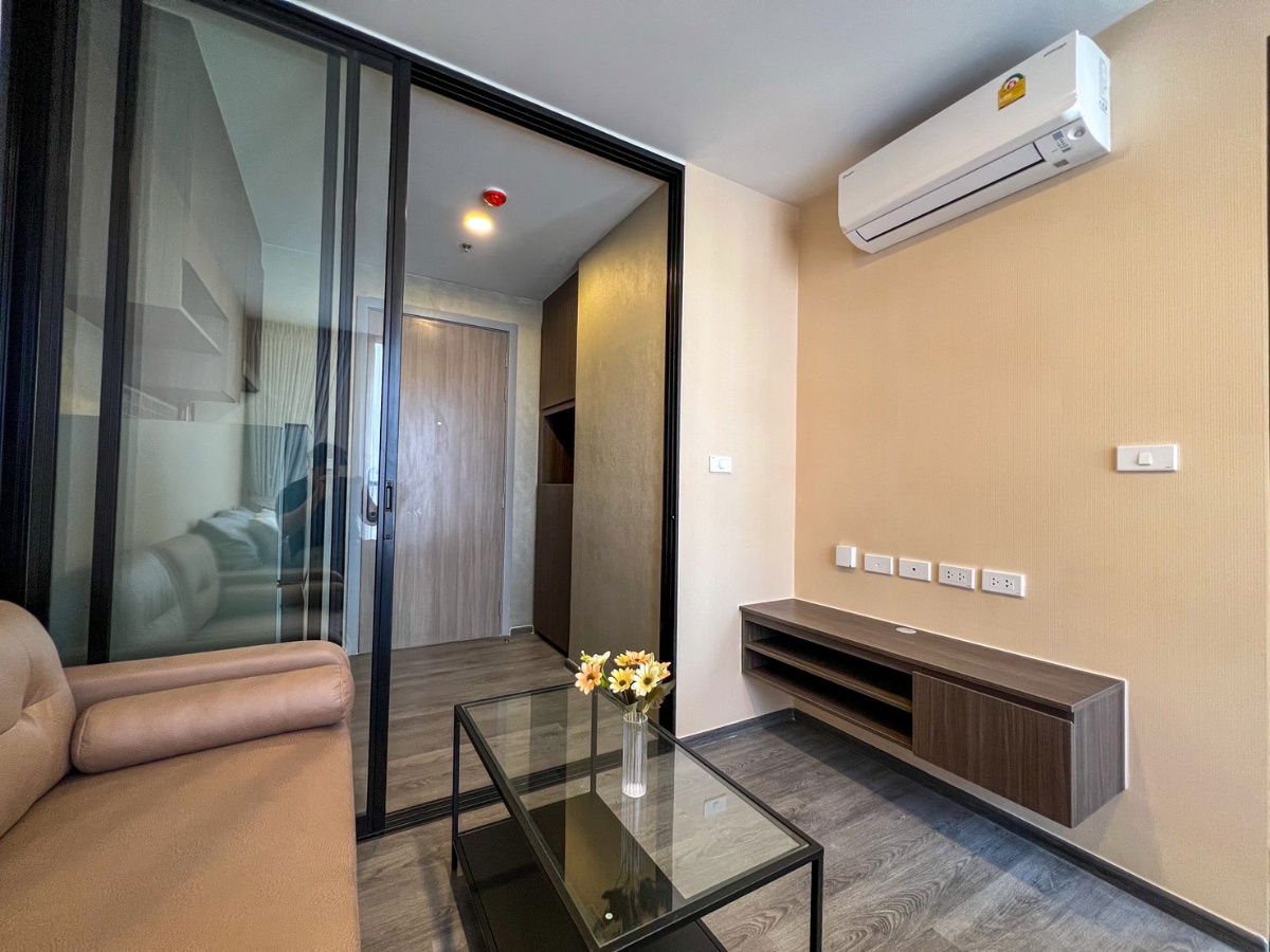 picture Only 200 meters from MRT Bang Kapi Condo for rent: The Origin Ladprao-Bang Kapi, fully functional with furniture & walk-in closet corner. - 5/18