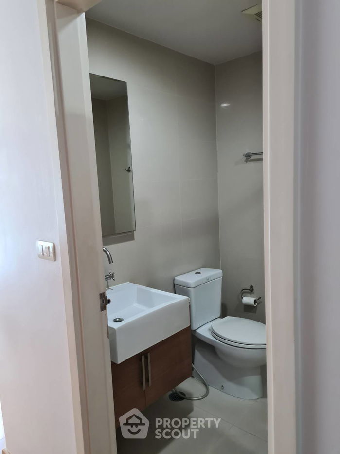 picture 1-BR Condo at Hive Taksin near BTS Wongwian Yai (ID 593537) - 5/30