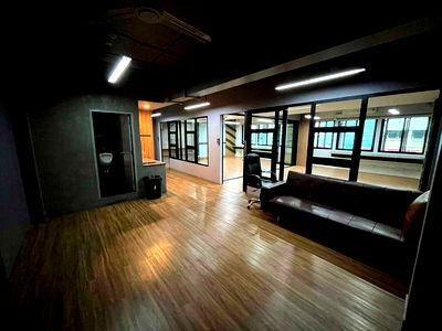 เช่าสำนักงาน สถาบันบัณฑิตพัฒนศิลป์ : ให้เช่าพื้นที่สำนักงาน จักรวรรดิ MRT สามยอด สัมพันธวงศ์ กรุงเทพมหานคร BRE24014
