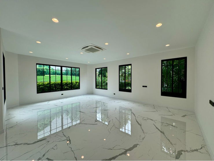 รูป บ้านพร้อมโอนฯ หลังใหญ่สุด โซนหน้าโครงการ ลดสูงสุดกว่า 8,000,000 บาท!! - รูปที่ 4/8