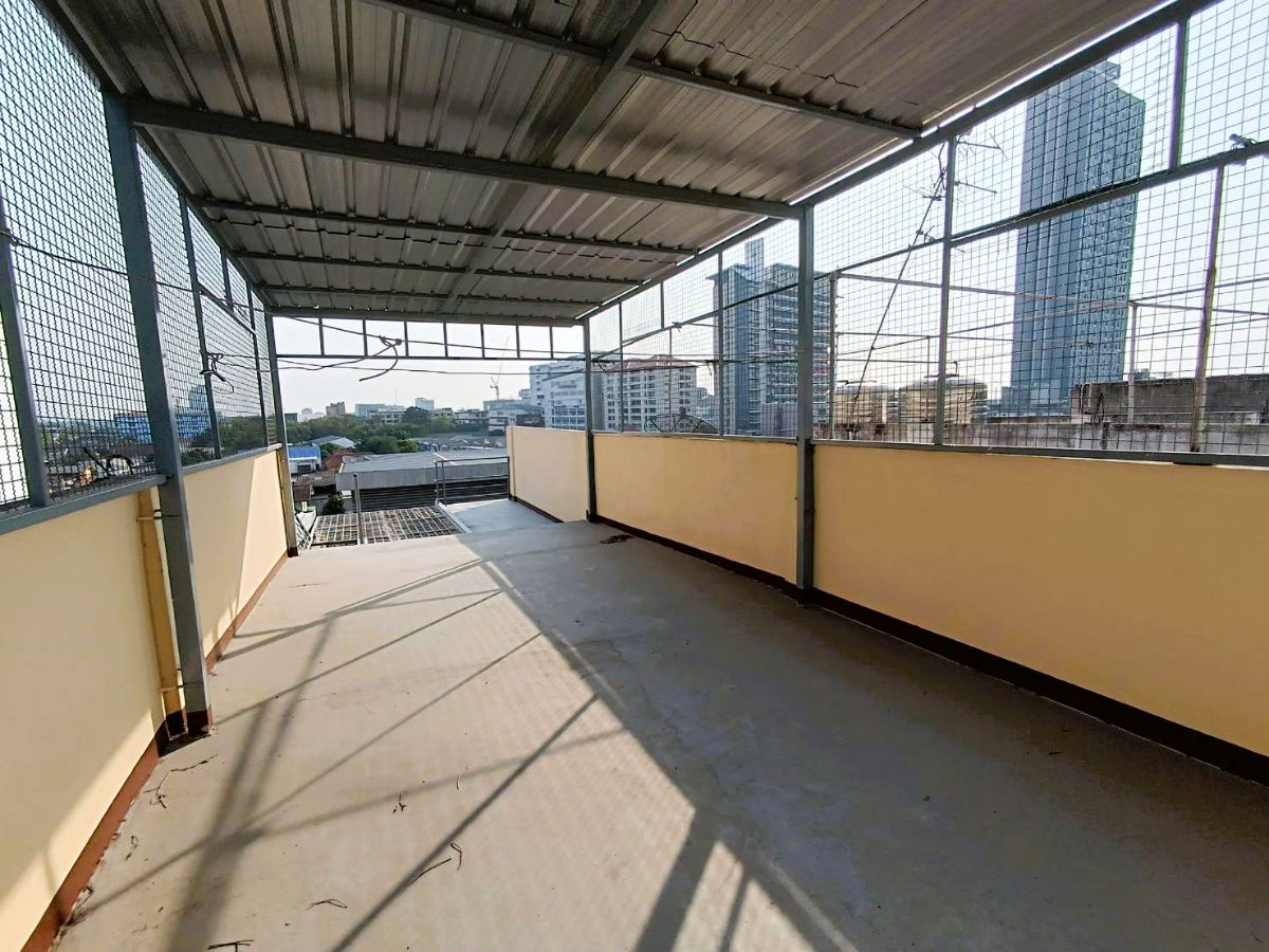 picture **Prime Commercial Opportunity! Fully Renovated Building on Rattanathibet Road – Near MRT, Parking Available, Ideal for Business or Home Office!** - 17/19