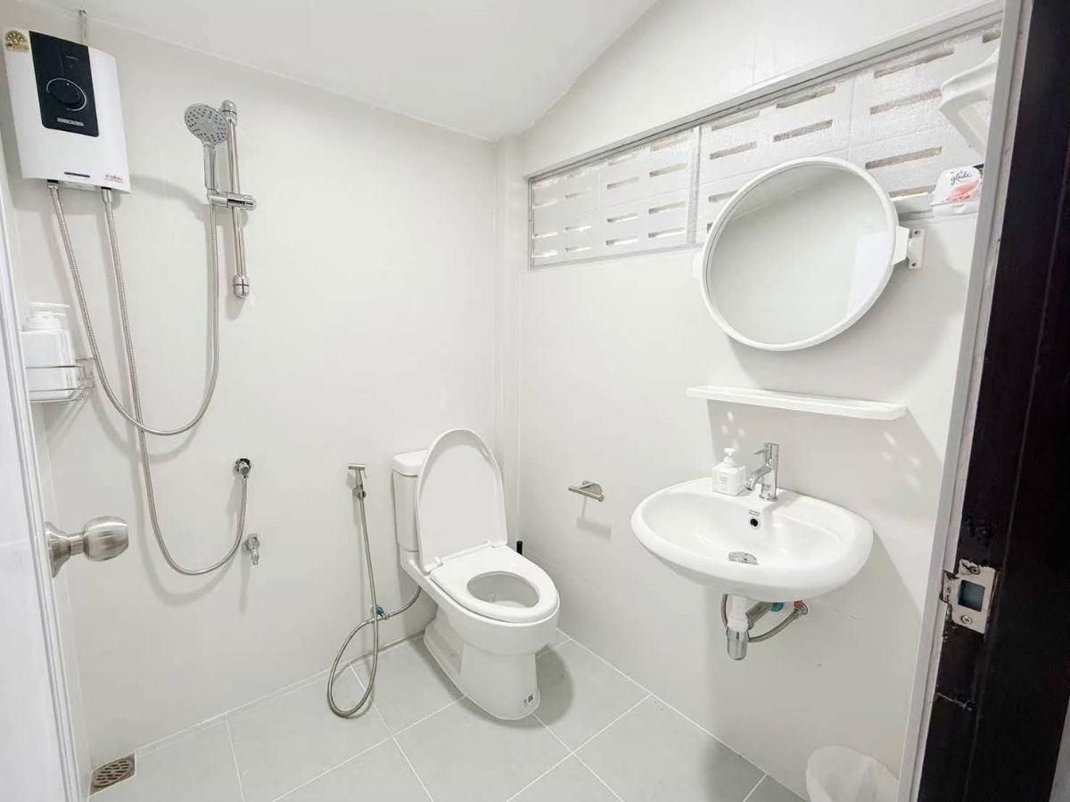 รูป เซ้งที่พักรีโนเวทใหม่ ทำเลทองกลางท่าแพ เหมาะสำหรับทำธุรกิจ Airbnb, Guesthouse, Hostel T.094-6511456 - รูปที่ 16/27