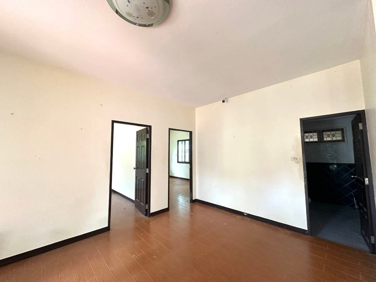 picture Baan Baramee, a large house with a lot of space - 7/13