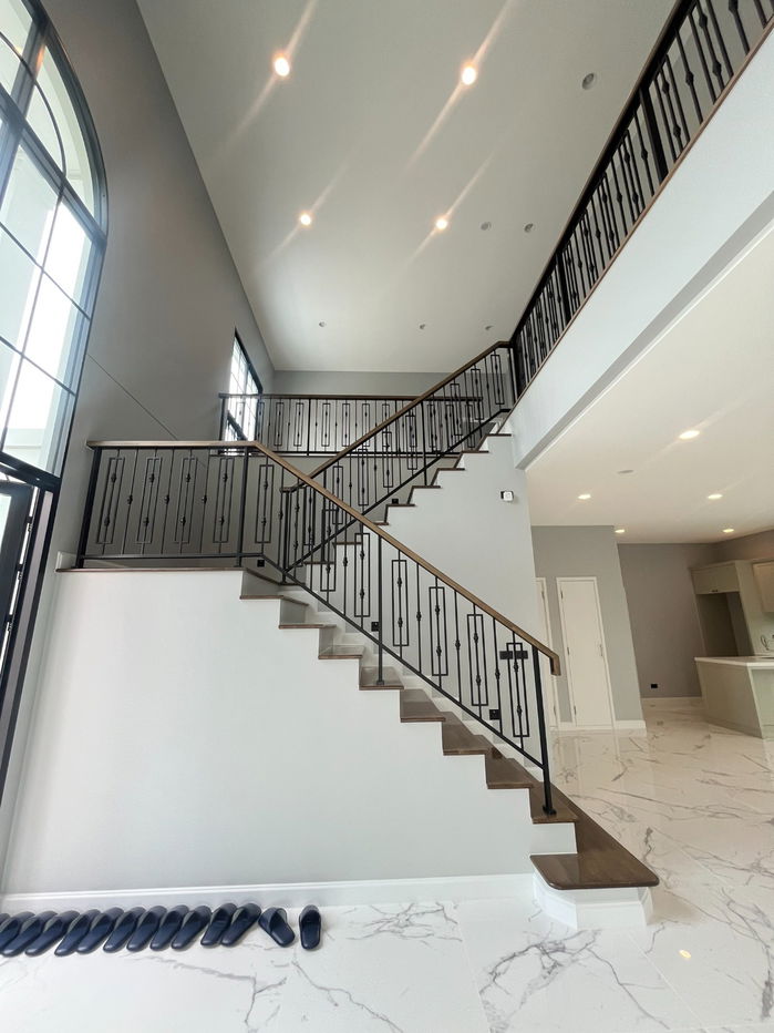 picture Last Corner Unit in the Zone! Setthasiri Don Mueang: A 308 sq.m. House on a 75.3 sq. wah Plot 4 Bedrooms, 5 Bathrooms, 3 Parking Spaces - 8/33