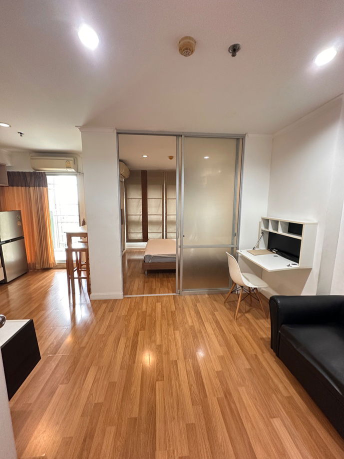 picture For rent Lumpini Place Ratchayothin - 1/12